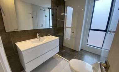 apartamento en arriendo en loma el chocho. Cod A513317