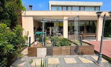 Casa en venta de 4 dorm. en Colina