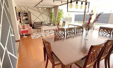 Casa en venta de 4 dorm. en Colina