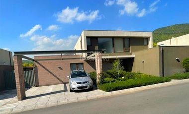 Casa en venta de 4 dorm. en Colina