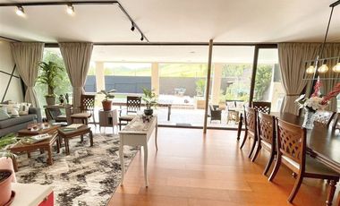 Casa en venta de 4 dorm. en Colina