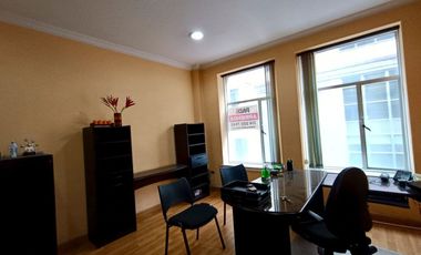 oficina en arriendo en la candelaria. Cod A10327