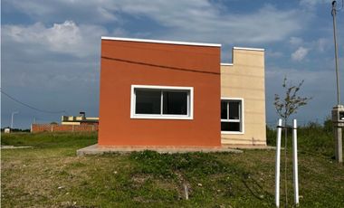 Vendo Casa Con Dos Dormitorios en Caseros, Entre Ríos.