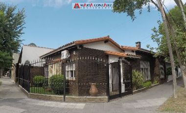 Casa  en Venta Villa Sarmiento / Moron (A120 3502)