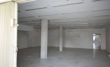 di jual ruko 3 lantai Jl . Garuda Sakti Km 2 lokasi sangat strategis