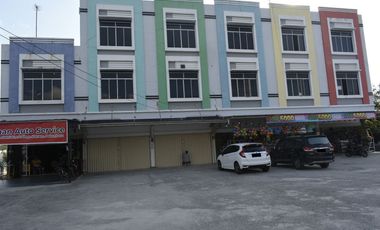 di jual ruko 3 lantai Jl . Garuda Sakti Km 2 lokasi sangat strategis