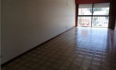 VENTA DEPARTAMENTO  3 AMBIENTES  CON cochera  LUMINOSO