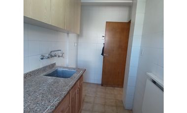 VENTA DEPARTAMENTO  3 AMBIENTES AL FRENTE CON GARAGE PROPIO