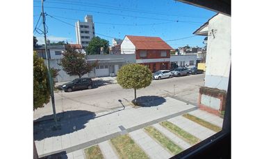 VENTA DEPARTAMENTO  3 AMBIENTES AL FRENTE CON GARAGE PROPIO