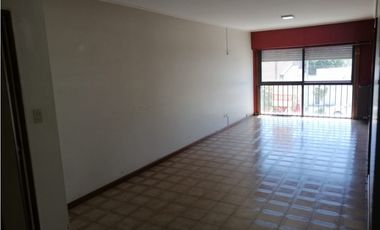 VENTA DEPARTAMENTO  3 AMBIENTES  CON cochera  LUMINOSO