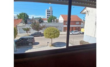 VENTA DEPARTAMENTO  3 AMBIENTES AL FRENTE CON GARAGE PROPIO