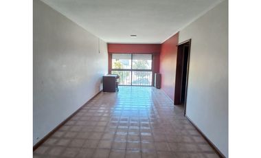 VENTA DEPARTAMENTO  3 AMBIENTES AL FRENTE CON GARAGE PROPIO
