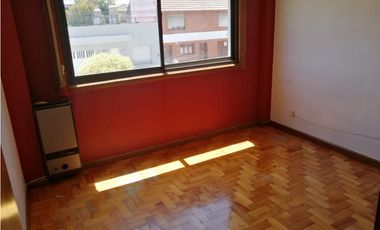 VENTA DEPARTAMENTO  3 AMBIENTES  CON cochera  LUMINOSO