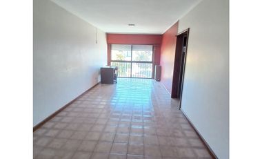 VENTA DEPARTAMENTO  3 AMBIENTES AL FRENTE CON GARAGE PROPIO