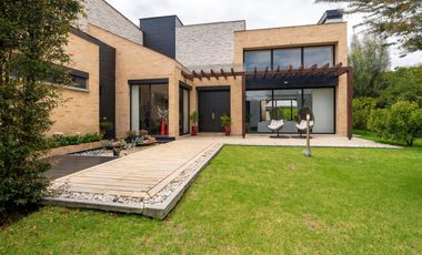 casa en arriendo/venta en vereda hato grande. Cod A15215