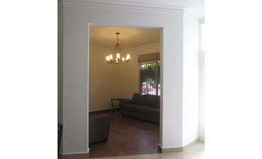 CASA 4 REC EN EMBASSY GARDENS, CLAYTON