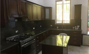 CASA 4 REC EN EMBASSY GARDENS, CLAYTON