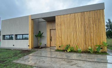 Moderna casa de diseño en Los Cardales en alquiler