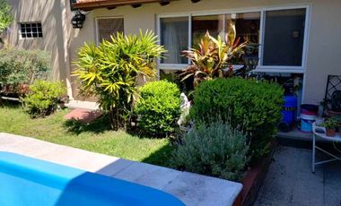 Casa con Departamento en venta en Ezpeleta Este