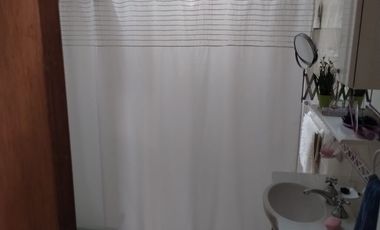 Casa con Departamento en venta en Ezpeleta Este