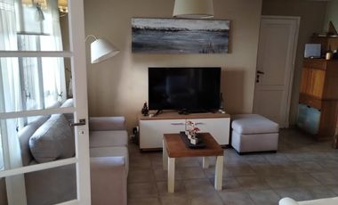 Casa con Departamento en venta en Ezpeleta Este