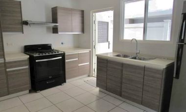 SE VENDE CASA EN PASEO DEL NORTE, BRISAS DEL GOLF $240,000 AM