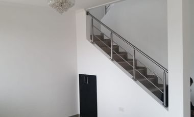 ALQUILER DE CASA EN NAPOLI DE 4 HABITACIONES CON PISCINA