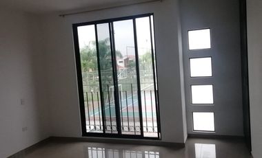 ALQUILER DE CASA EN NAPOLI DE 4 HABITACIONES CON PISCINA