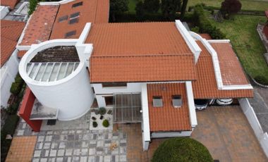 Venta Casa con Terreno 2.000 m2 Cumbaya / Colegio Menor