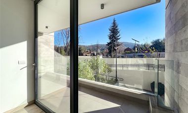 Departamento en Arriendo en Vista Golf, La Dehesa (Dúplex con Jardín privado)