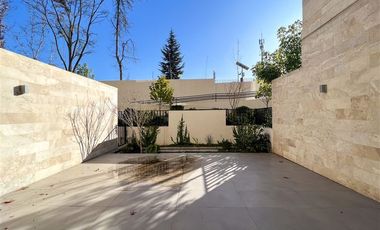 Departamento en Arriendo en Vista Golf, La Dehesa (Dúplex con Jardín privado)