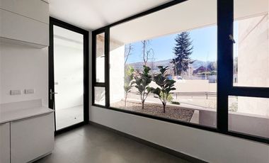 Departamento en Arriendo en Vista Golf, La Dehesa (Dúplex con Jardín privado)