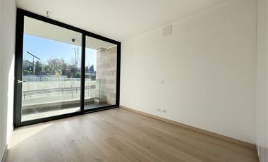 Departamento en Arriendo en Vista Golf, La Dehesa (Dúplex con Jardín privado)