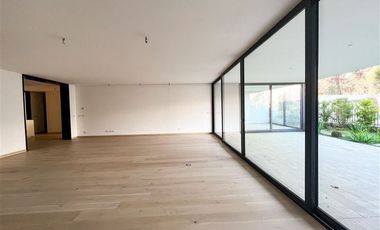 Departamento en Arriendo en Vista Golf, La Dehesa (Dúplex con Jardín privado)