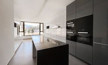 Departamento en Arriendo en Vista Golf, La Dehesa (Dúplex con Jardín privado)