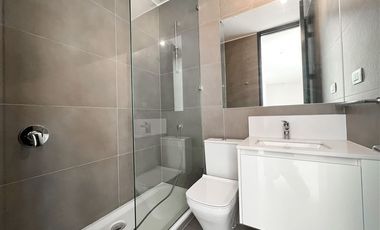 Departamento en Arriendo en Vista Golf, La Dehesa (Dúplex con Jardín privado)
