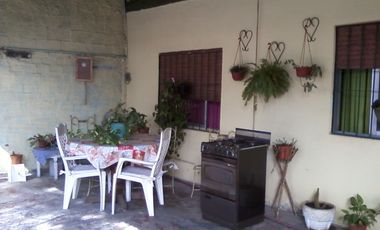 Casa americana en buen estado a pocas cuadras de la estación APTA CRÉDITO HIPOTECARIO
