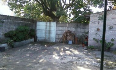 Casa americana en buen estado a pocas cuadras de la estación APTA CRÉDITO HIPOTECARIO