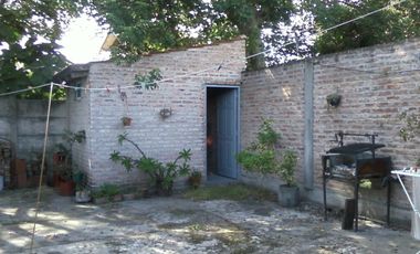 Casa americana en buen estado a pocas cuadras de la estación APTA CRÉDITO HIPOTECARIO