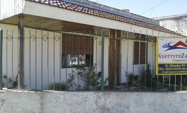 Casa americana en buen estado a pocas cuadras de la estación APTA CRÉDITO HIPOTECARIO