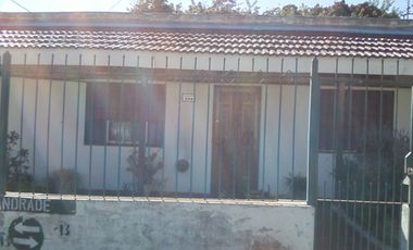 Casa americana en buen estado a pocas cuadras de la estación APTA CRÉDITO HIPOTECARIO