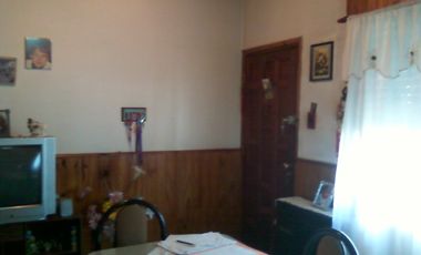 Casa americana en buen estado a pocas cuadras de la estación APTA CRÉDITO HIPOTECARIO