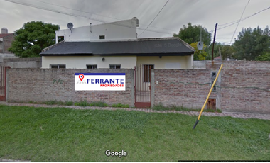 BURZACO: MUY LINDA CASA, 2 DORMITORIOS, CON GARAGE PASANTE, FONDO