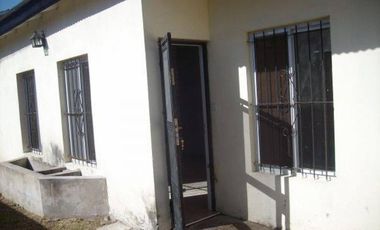 BURZACO: MUY LINDA CASA, 2 DORMITORIOS, CON GARAGE PASANTE, FONDO