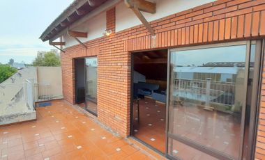 HERMOSA CASA DE ESTILO CON QUINCHO AMPLIO Y GALPON EN PLANTA BAJA EXCELENTE LOTE DE 8.66 X 45 METROS