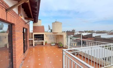 HERMOSA CASA DE ESTILO CON QUINCHO AMPLIO Y GALPON EN PLANTA BAJA EXCELENTE LOTE DE 8.66 X 45 METROS