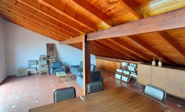 HERMOSA CASA DE ESTILO CON QUINCHO AMPLIO Y GALPON EN PLANTA BAJA EXCELENTE LOTE DE 8.66 X 45 METROS