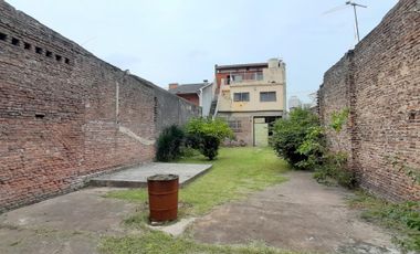 HERMOSA CASA DE ESTILO CON QUINCHO AMPLIO Y GALPON EN PLANTA BAJA EXCELENTE LOTE DE 8.66 X 45 METROS