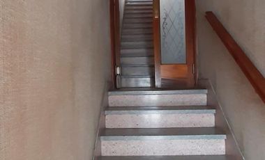 HERMOSA CASA DE ESTILO CON QUINCHO AMPLIO Y GALPON EN PLANTA BAJA EXCELENTE LOTE DE 8.66 X 45 METROS