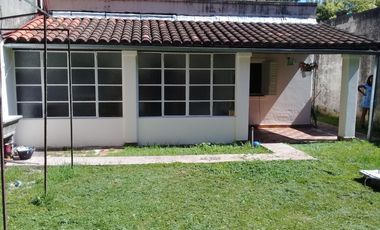 EXCELENTE CASA EN LOTE PROPIO A MTS DE AV. MARQUEZ Y CENTRO COMERCIAL.